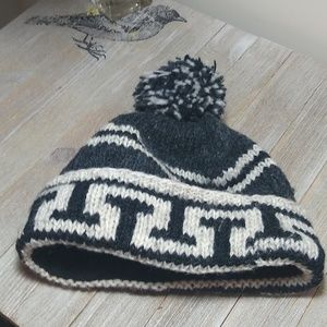 Sherpa Lambswool. Size 0/S. Fleece lined. NWOT. Handmade Nepal. Ethically made.